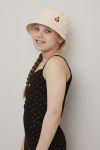 Bøttehatt Cherries Lys beige.