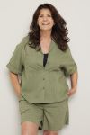 Kortermet bluse Nelia Oliven.