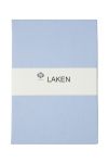 Rest on våre glatte laken i 100% bomull kommer uten strikk eller formsydde kanter. lysebl
