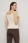 Basic Nora singlet lys beige.