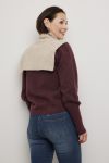 Neck warmer beige.