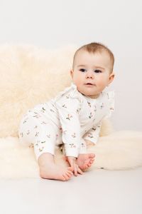 Pyjamas med søtt mønster og volang på skulder Offwhite