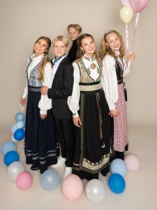 Skjorte festdrakt lin med broderi Anna Hvit-grønn
