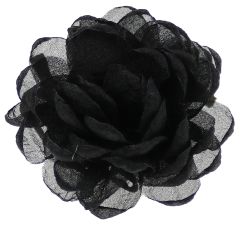 MAGNHILDUR Brosje med blomst i organza og knytebånd Sort