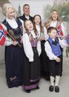 Norsk Festdrakt festdrakt med skjorte og belte mørk blå.