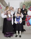 Norsk Festdrakt til gutt med skjorte blå.