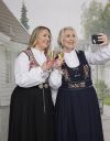 Norsk Festdrakt festdrakt med skjorte og belte mørk blå.