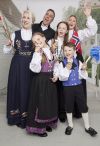 Norsk Festdrakt festdrakt med skjorte og belte mørk blå.