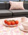 Bordduk 90x90 Alices blomstereng Rosa